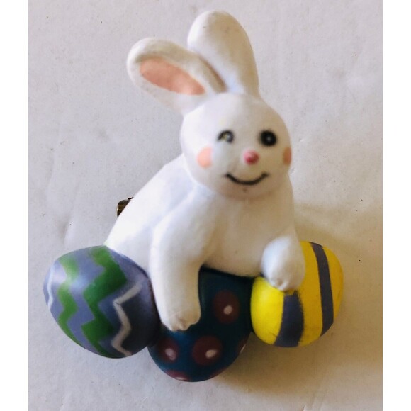 Porcelain Bunny In A Easter Egg Basket Rabbit Chickens Eggs, Flowers 9" Tall - Picture 11 of 12